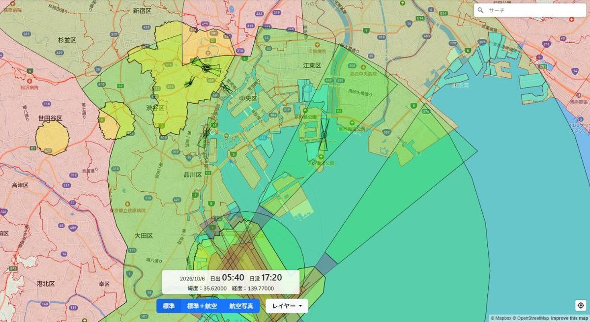 ドローンフライトナビのWeb版の画面。東京湾の周りに、人口集中地区、空港の周辺、重要施設の周りなどの区域が色分けで表示されている